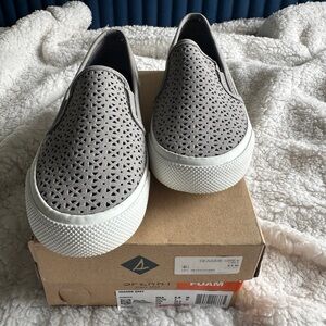 Sperry Seaside Grey Slip-On Sneakers - Women's (5.5)